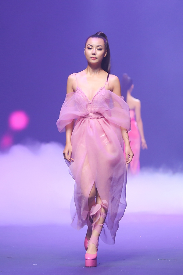 nguoi-mau-bung-de-giay-trong-bo-suu-tap-hoanh-trang-nhat-chung-ket-next-top-6