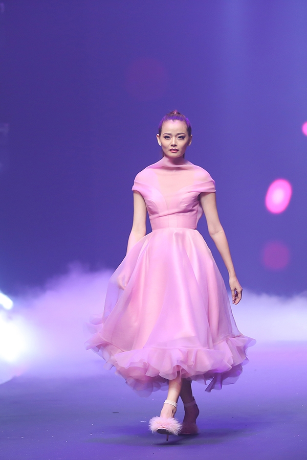 nguoi-mau-bung-de-giay-trong-bo-suu-tap-hoanh-trang-nhat-chung-ket-next-top-7