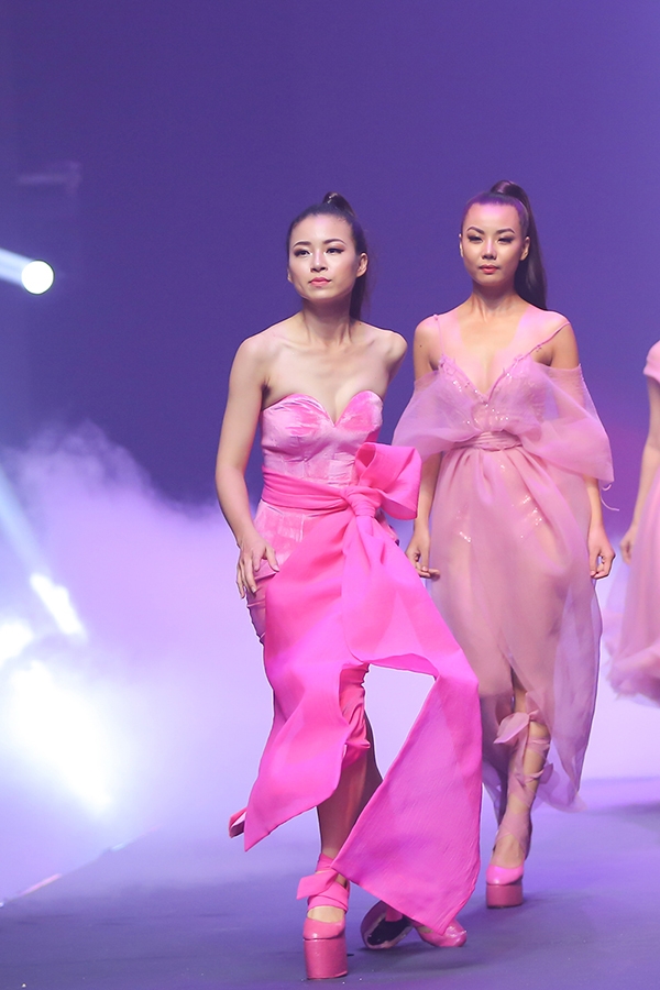 nguoi-mau-bung-de-giay-trong-bo-suu-tap-hoanh-trang-nhat-chung-ket-next-top-11