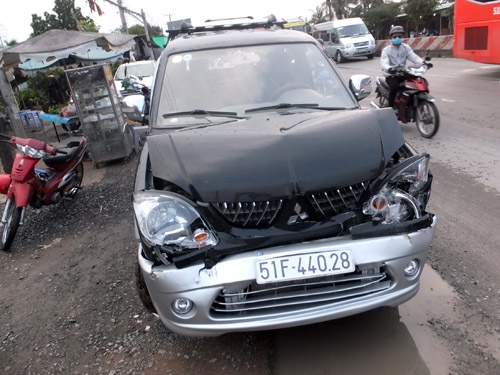 tong xe lien hoan tren quoc lo 1a, nhieu hanh khach hu via hinh anh 1