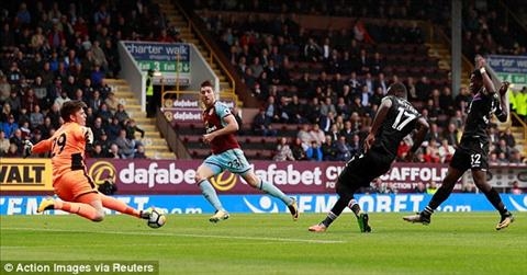 Burnley 1-0 Crystal Palace Doi khach lap ky luc buon hinh anh 2