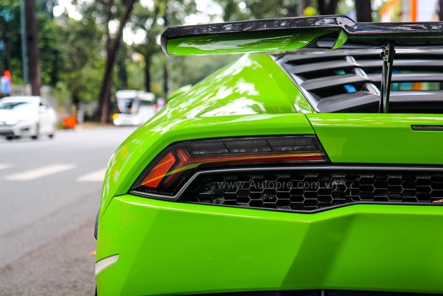 Lamborghini Huracan xanh cốm của đại gia kín tiếng quận 2 tiếp tục được độ khủng - Ảnh 8.