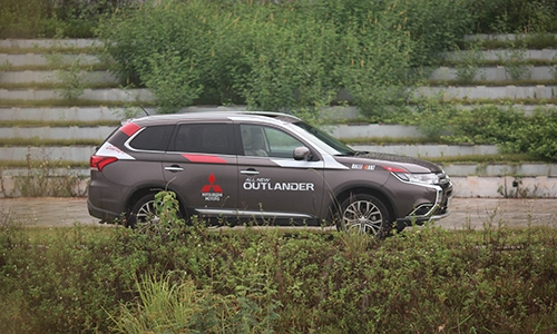 mitsubishi-outlander-doi-thu-xung-tam-cua-mazda-cx-5-8