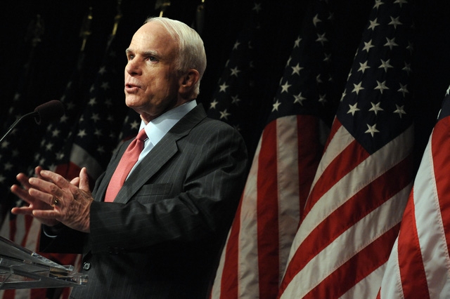 Thượng nghị sĩ John McCain (Ảnh: AFP)