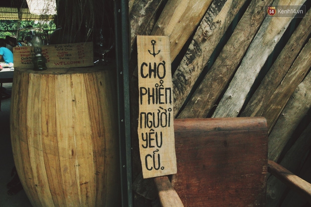 Phiên chợ người yêu cũ đặc biệt giữa lòng Hà Nội: Nơi thanh lý những kỷ vật tình yêu thời còn mặn nồng - Ảnh 1. Phiên chợ người yêu cũ đặc biệt giữa lòng Hà Nội: Nơi thanh lý những kỷ vật tình yêu thời còn mặn nồng - Ảnh 1.