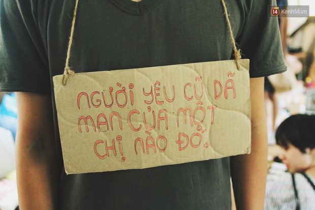 Phiên chợ người yêu cũ đặc biệt giữa lòng Hà Nội: Nơi thanh lý những kỷ vật tình yêu thời còn mặn nồng - Ảnh 9. Phiên chợ người yêu cũ đặc biệt giữa lòng Hà Nội: Nơi thanh lý những kỷ vật tình yêu thời còn mặn nồng - Ảnh 9.