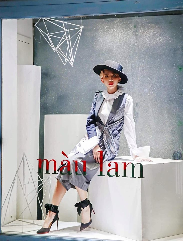 Thanh Hang, Toc Tien dang lang xe mau giay nao? hinh anh 2