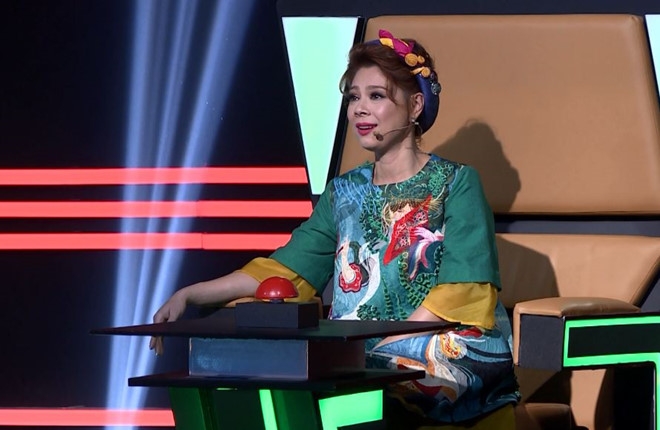 Thuy Tien phan ung khi ca si Thien Vuong 'da xeo' Cong Vinh hinh anh 2