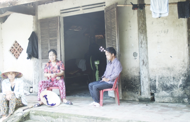 Tin tưởng vào đường dây phường hụi lâu năm của bà Oanh, gần 200 trường hợp đã đổ vào đây hơn 8 tỷ đồng, trong đó có nhiều người hoàn cảnh hết sức khó khăn, dùng tiền tiết kiệm hoặc cắm sổ đỏ cho ngân hàng để lấy tiền đóng hụi lấy tiền lãi