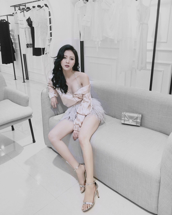 Vẻ đẹp mong manh, sang chảnh của Vũ Ngọc Châm