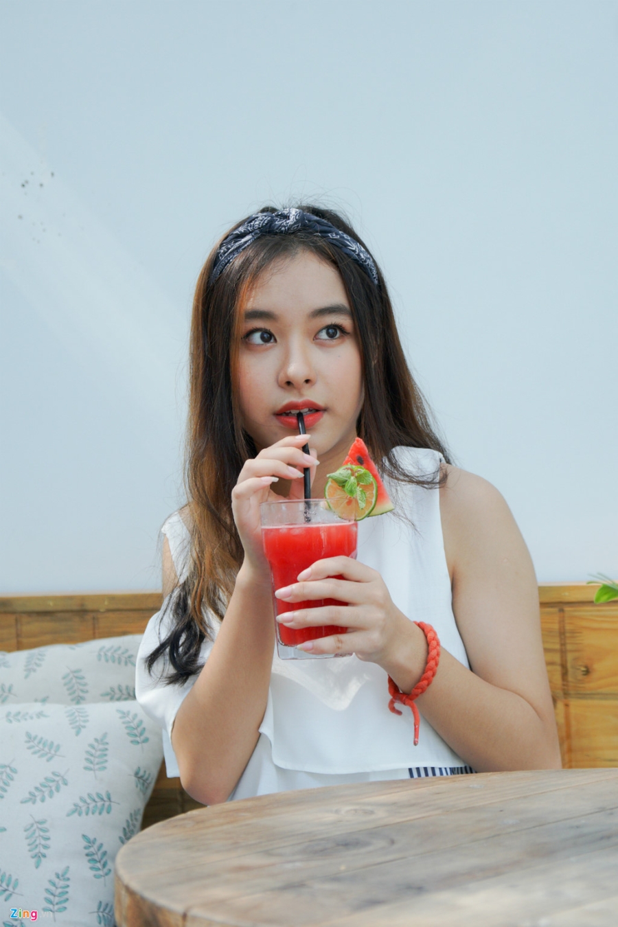 9X xinh dep dong MV cung My Tam, gioi 2 ngoai ngu, rat thich choi game hinh anh 5
