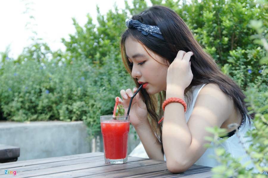 9X xinh dep dong MV cung My Tam, gioi 2 ngoai ngu, rat thich choi game hinh anh 6