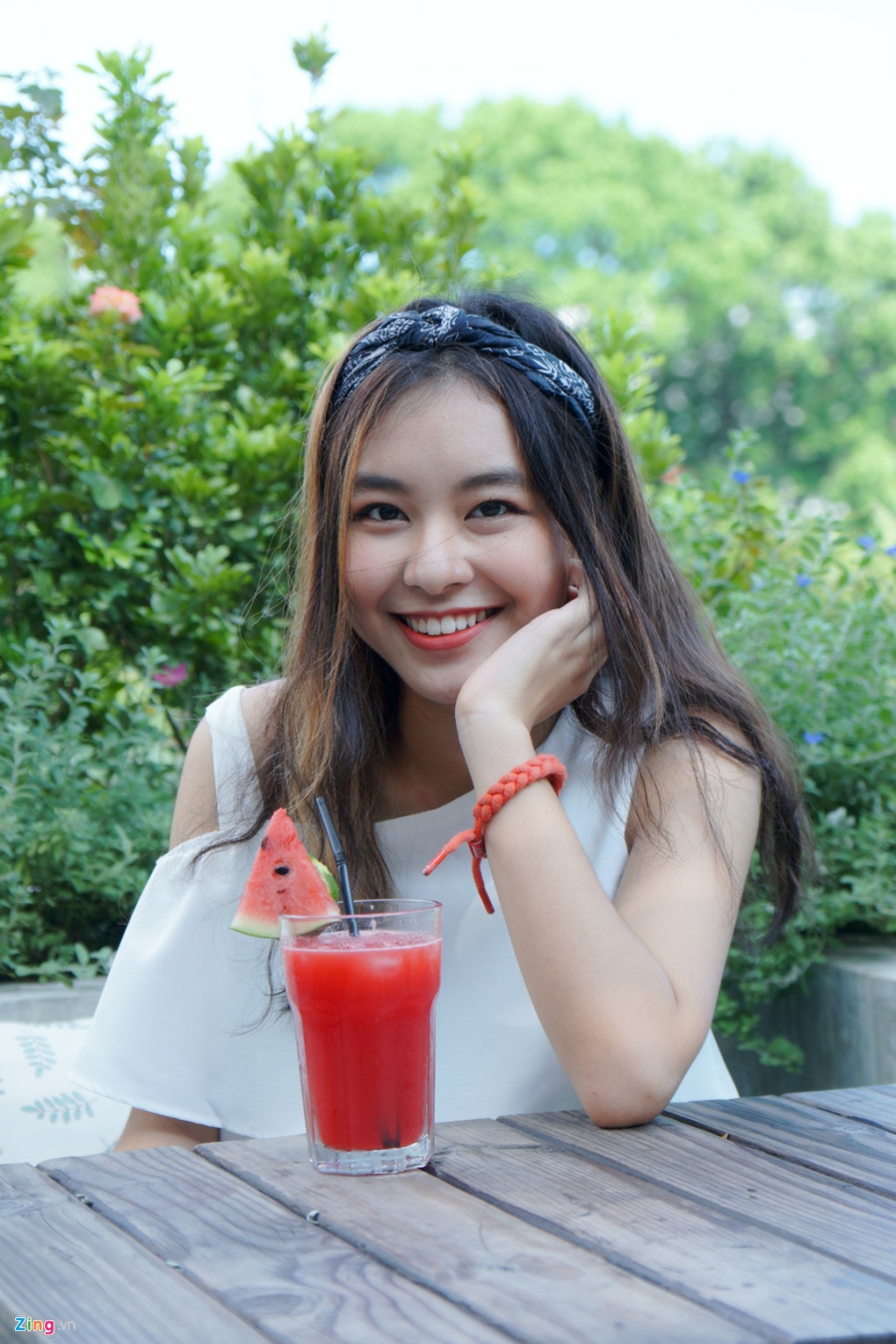 9X xinh dep dong MV cung My Tam, gioi 2 ngoai ngu, rat thich choi game hinh anh 7