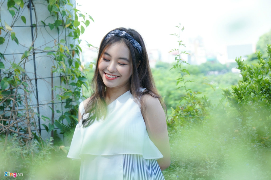 9X xinh dep dong MV cung My Tam, gioi 2 ngoai ngu, rat thich choi game hinh anh 11