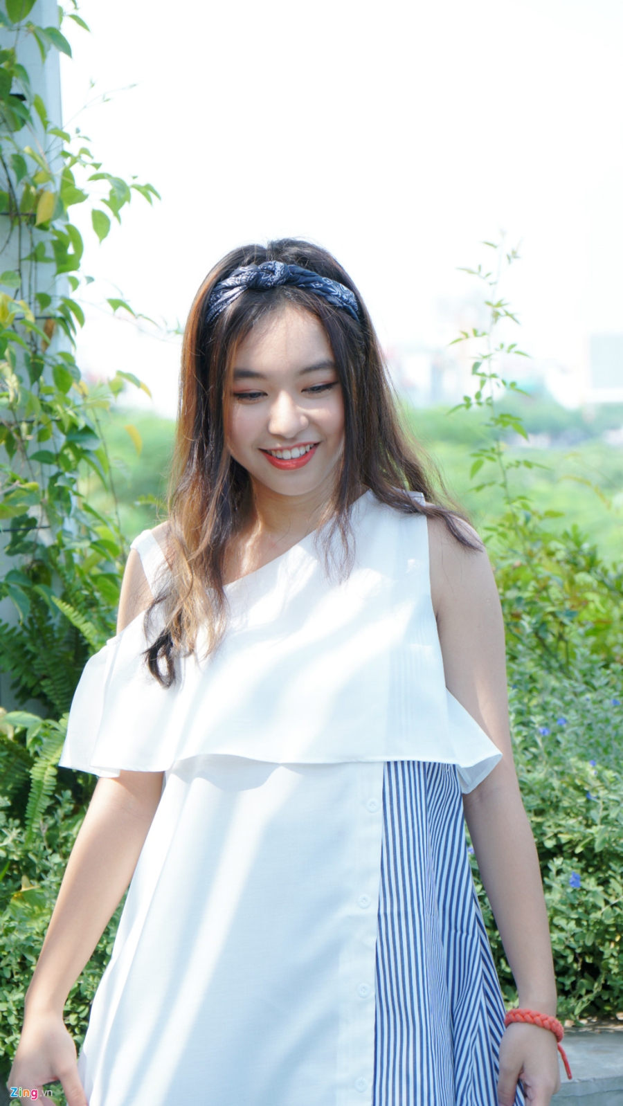 9X xinh dep dong MV cung My Tam, gioi 2 ngoai ngu, rat thich choi game hinh anh 14