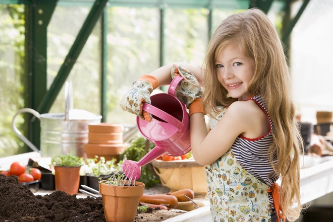 Con gái 2 tuổi đã làm việc nhà thành thạo – bà mẹ này có cách dạy con cực hay - Ảnh 3.