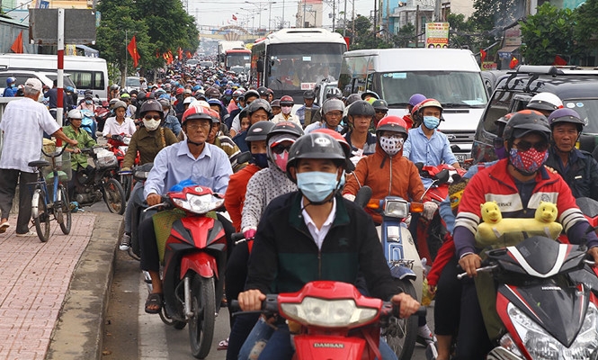 Tại cầu Rạch Miễu hiện hữu thường xảy ra ùn tắc giao thông /// Ảnh: Phạm Hữu