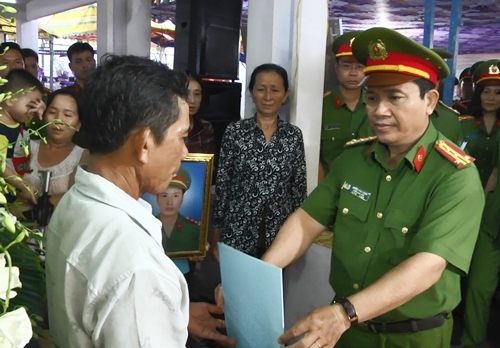nhang-muoi-gay-chay-nha-thuong-uy-canh-sat-tp-hcm-hy-sinh-1
