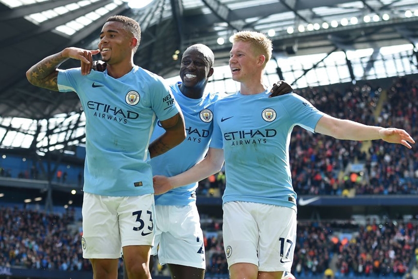 Premier League thong tri top 10 doi hinh dat nhat the gioi hinh anh 11