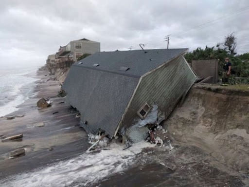 Tổng thống Donald Trump đã gọi Irma là bão “quái vật” và tuyên bố tình trạng thảm họa ở Florida. Ông cũng đề nghị các cơ quan vào cuộc hỗ trợ người dân ở khu vực bão lũ.