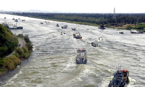 200000-nguoi-trung-quoc-so-tan-truoc-bao