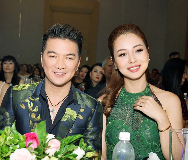 Dam Vinh Hung: 'Toi co rat nhieu tien nen khong ban diem cho ai' hinh anh 1