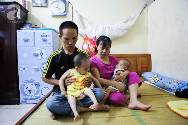 Một ngày của cô bé 4 tuổi không được đến trường, sống sót nhờ những chiếc băng vệ sinh và bao cao su - Ảnh 1. Một ngày của cô bé 4 tuổi không được đến trường, sống sót nhờ những chiếc băng vệ sinh và bao cao su - Ảnh 1.