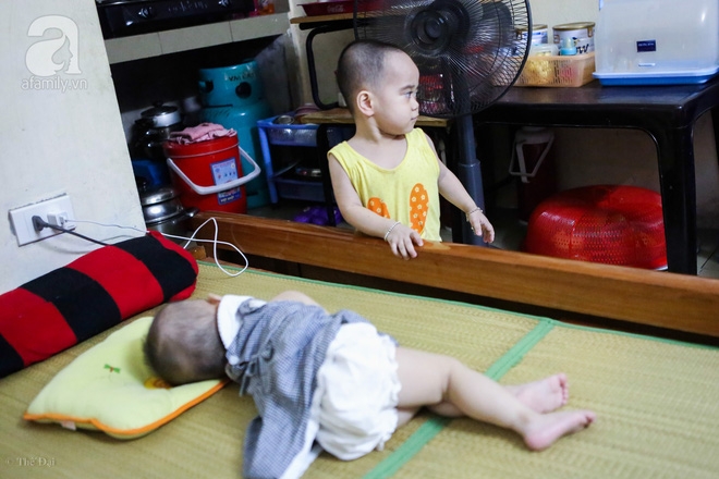 Con muốn đi học, nhưng bố đi làm chỉ đủ tiền mua băng vệ sinh với bao cao su cho con và thuốc cho em - Ảnh 8. Con muốn đi học, nhưng bố đi làm chỉ đủ tiền mua băng vệ sinh với bao cao su cho con và thuốc cho em - Ảnh 8.