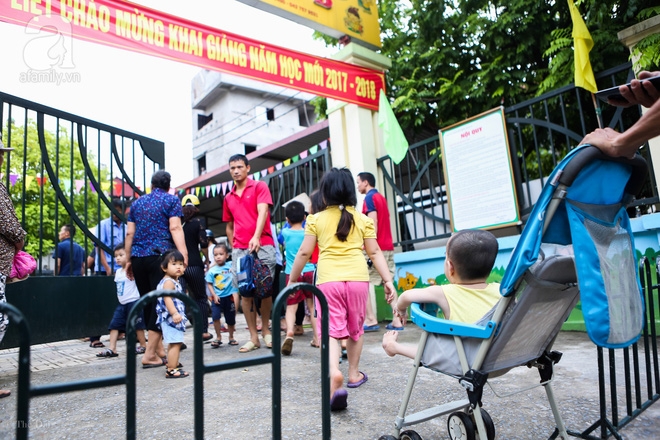 Một ngày của cô bé 4 tuổi không được đến trường, sống sót nhờ những chiếc băng vệ sinh và bao cao su - Ảnh 15. Một ngày của cô bé 4 tuổi không được đến trường, sống sót nhờ những chiếc băng vệ sinh và bao cao su - Ảnh 15.