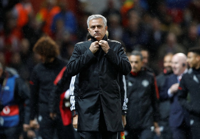 Mourinho mang cau thu da bong nhu choi PlayStation hinh anh 1