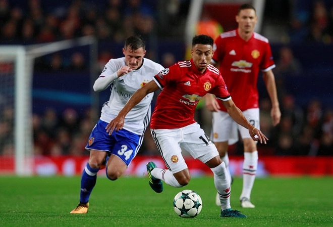 Mourinho mang cau thu da bong nhu choi PlayStation hinh anh 2