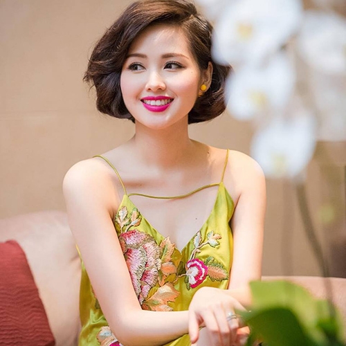Rũ bỏ hình ảnh ngọt ngào, cô hotgirl số một Hà Thành ngày một trở nên mặn mà và quyến rũ hơn.