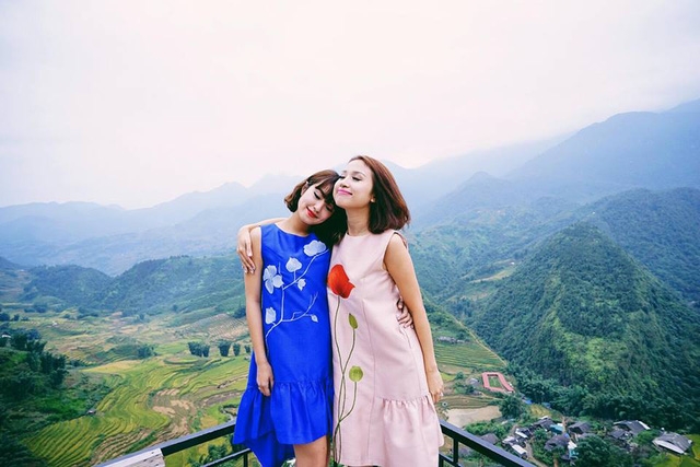 Ít ai biết, từ khi chưa nổi tiếng thì Vân Hugo và Mi Vân đã là những người bạn thân của nhau. Cả hai còn có những nét tương đồng như: đều là những hot girl đời đầu của Hà Nội và đều không gặp may mắn trong hôn nhân.