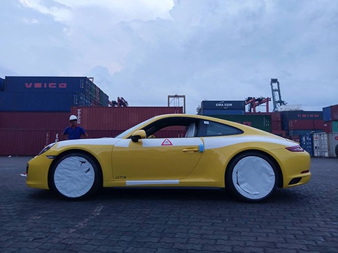 porsche-911-gts-2017-gia-hon-8-ty-dau-tien-ve-viet-nam-1