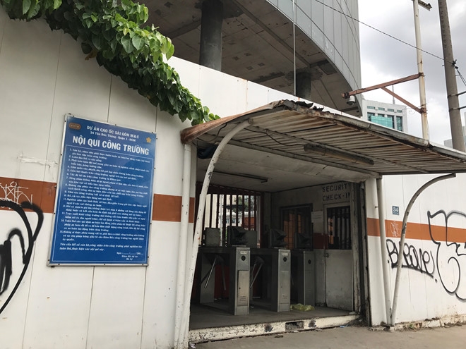 Sau khi bi siet no, toa nha cao thu 3 Sai Gon van chua the dau gia hinh anh 1
