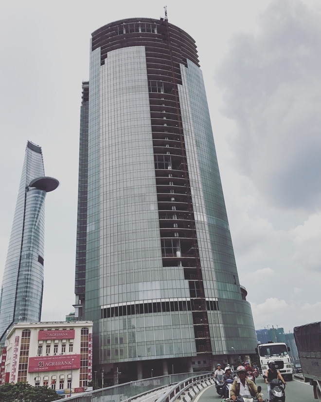Sau khi bi siet no, toa nha cao thu 3 Sai Gon van chua the dau gia hinh anh 2