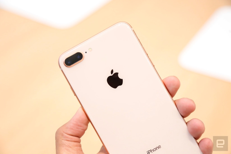 Thuc te iPhone 8, 8 Plus: Don bay de ban iPhone X? hinh anh 2
