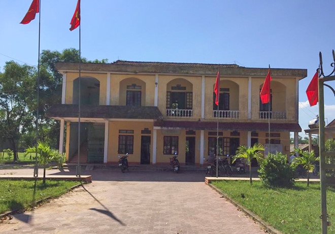Truong cong an xa xin nghi viec vi luong thap hinh anh 2