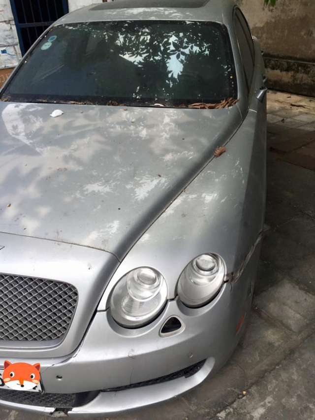 Xe nhà giàu Bentley Continental Flying Spur bị bắt gặp trong tình cảnh thảm thương tại Hà Nội - Ảnh 2.