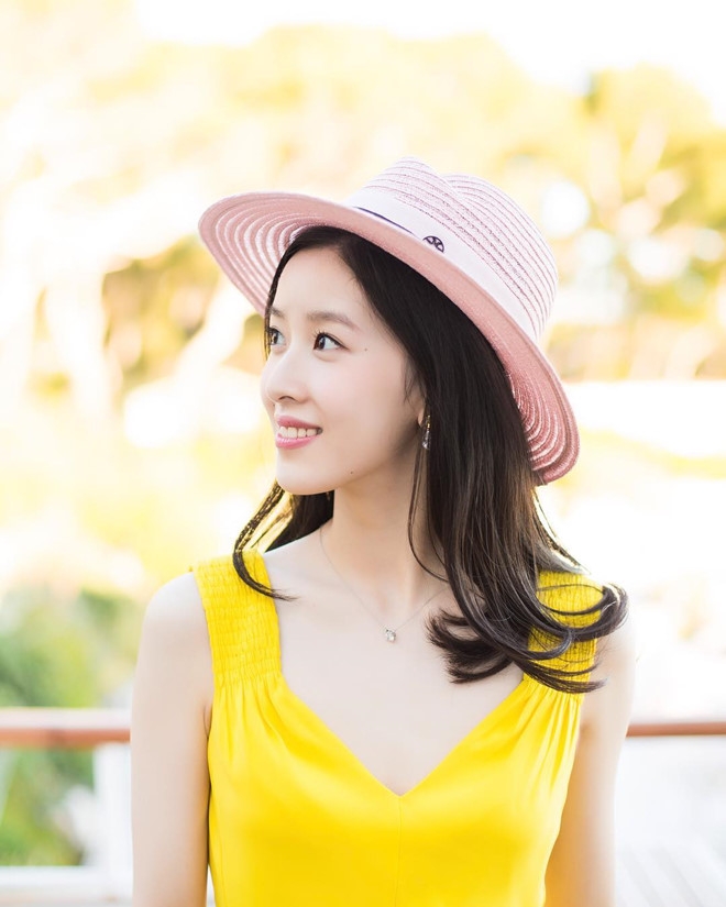 Anh thoi di hoc xinh dep chua tung cong bo cua 'hot girl tra sua' hinh anh 10