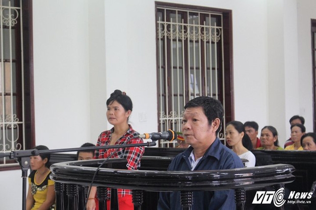 Bà ngoại bé gái bị ông nội, cha ruột hiếp dâm liên tục nhận tin nhắn bị dọa giết - Ảnh 3.