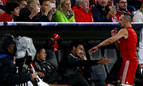bayern-canh-cao-ribery-vi-nem-ao-to-thai-do
