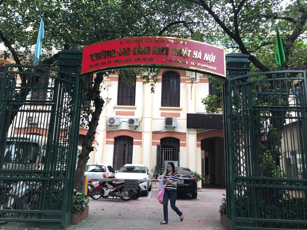 Bên trong trường học vợ NS Xuân Bắc tố học sinh phải kê dép, lấy ghế ngoài bãi phế thải để ngồi - Ảnh 12.