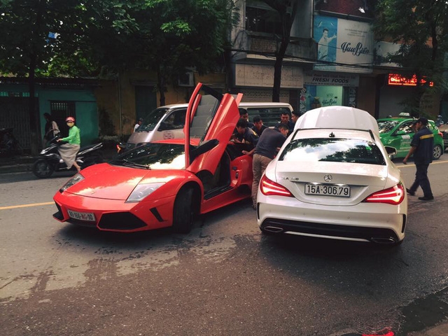Bò già Lamborghini Murcielago đầu tiên tại Việt Nam lại dở chứng trên phố - Ảnh 1.