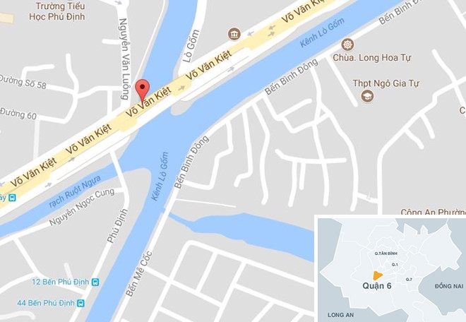 Bon oto va cham lien hoan tren cau o Sai Gon hinh anh 3