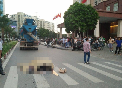 co-gai-tu-vong-duoi-gam-xe-bon-o-ha-noi