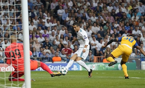 ronaldo-lap-cu-dup-trong-ngay-tai-xuat-giup-real-thang-dam
