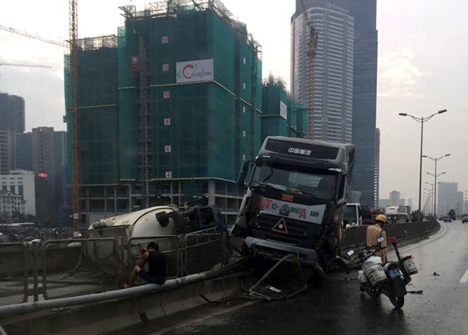 Xe bon lat ngang sau va cham voi xe dau keo, duong vanh dai 3 un tac hinh anh 2