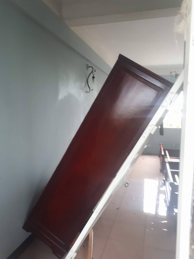  Khách sạn Sông La là công trình khá kiên cố nhưng cũng bị ảnh hưởng nặng nề. 