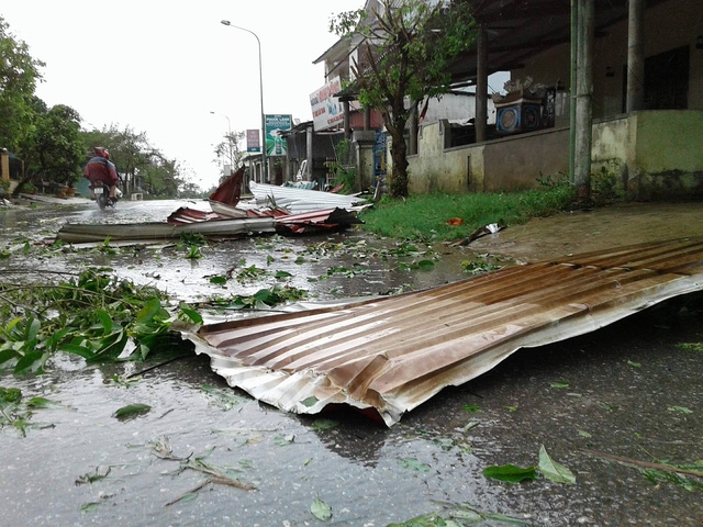  Một số địa phương nằm sâu trong đất liền đã lặng gió nhưng mưa nặng hạt hơn (Ảnh: Đăng Đức) 